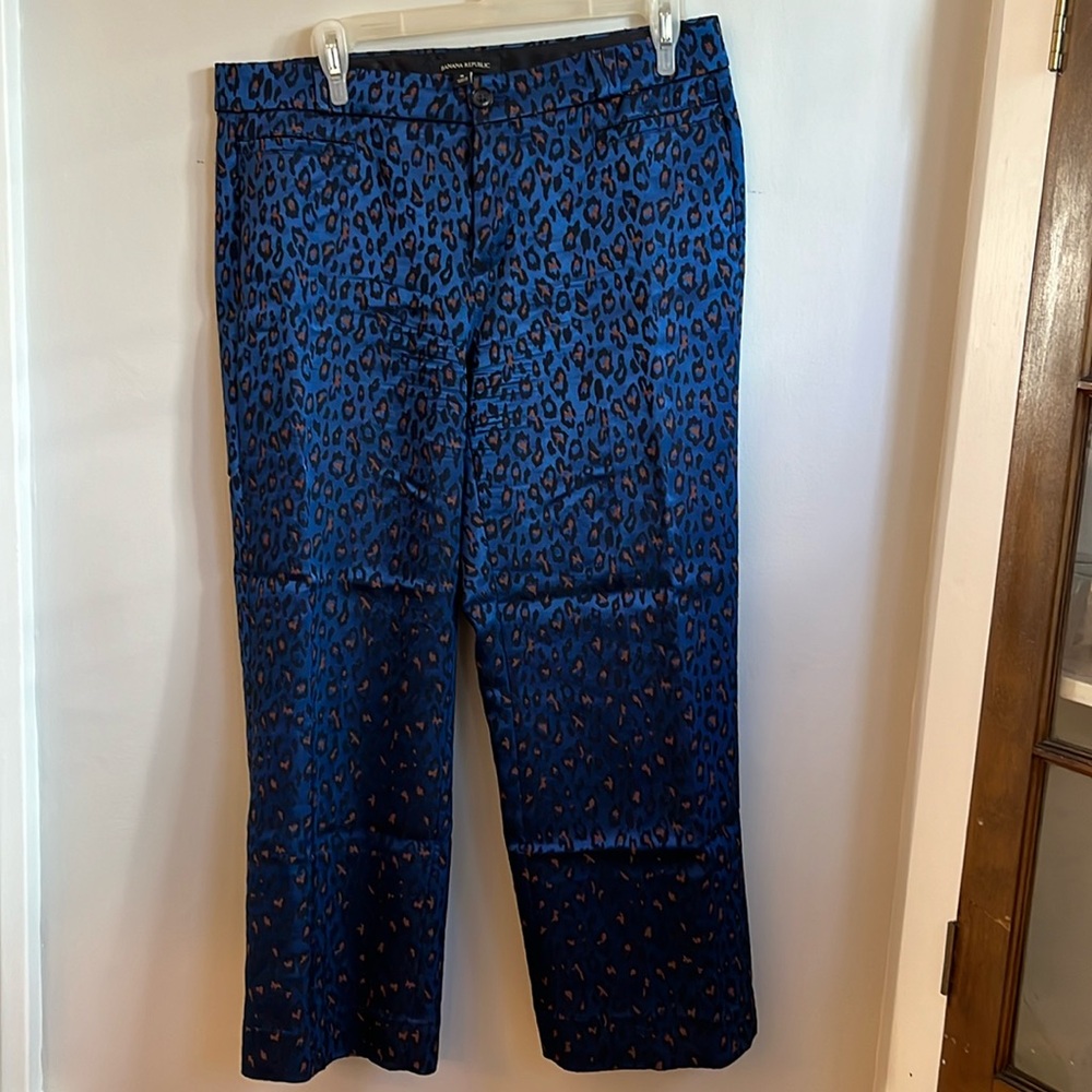 Banana Republic Logan cropped leopard blue and black pants, size 8